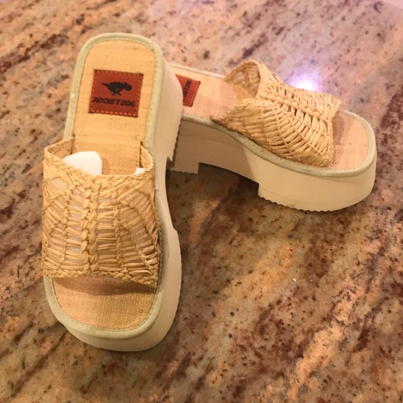 Rocket Dog Shoes - Vintage Throwback NWOT Rocket Dog platform sandals